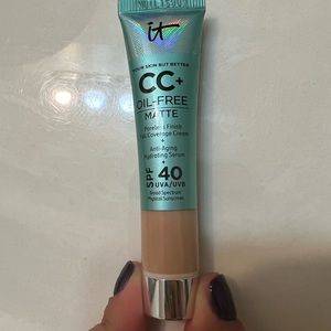 IT Cosmetics CC+ Cream Oil-Free Matte SPF 40 Poreless Finish Full Coverage Cream